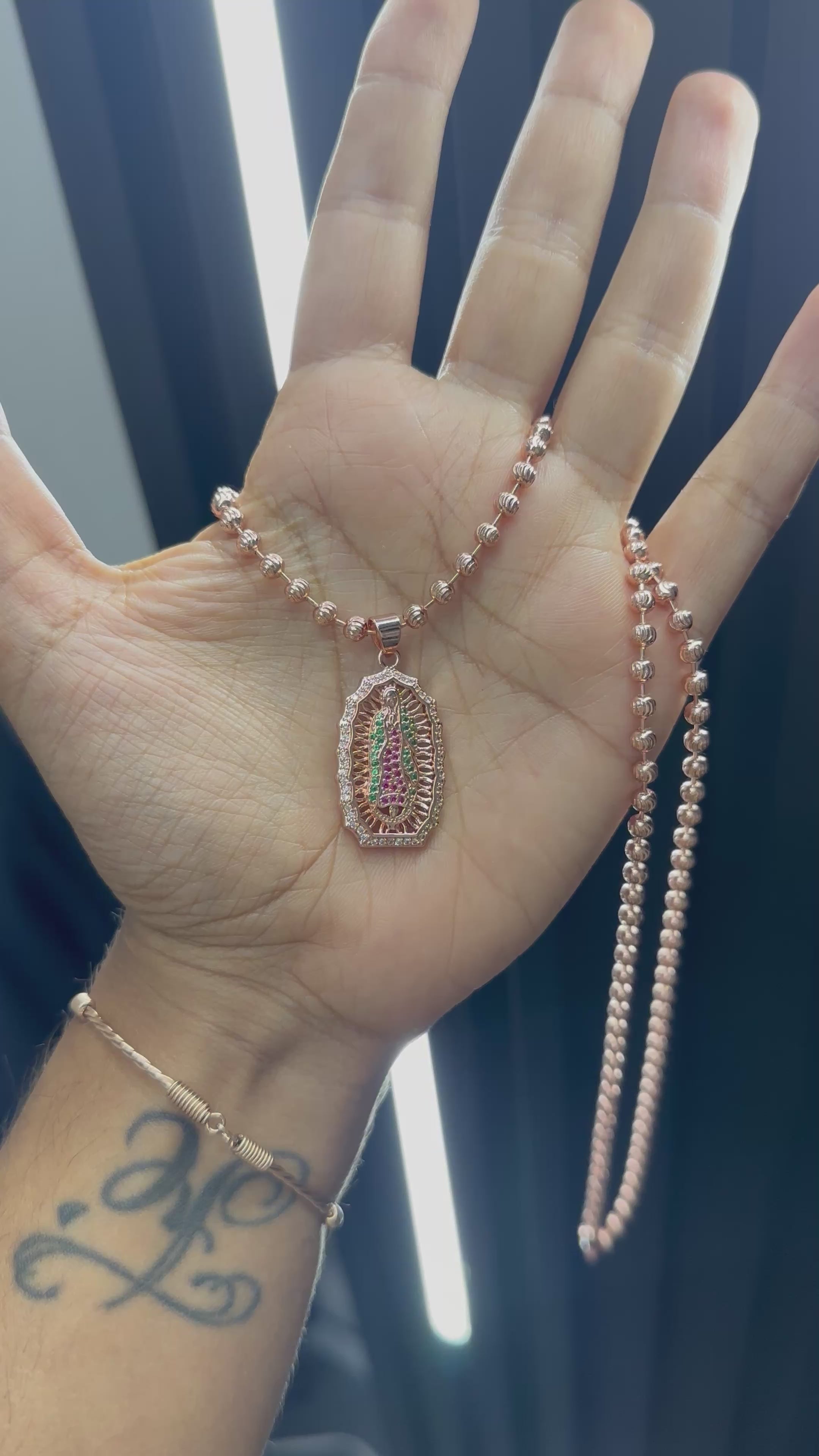 Cadena tejido militar diamantado en oro laminado (rosa) 18K con virgen de Guadalupe